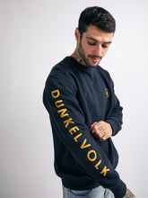 Cargar imagen en el visor de la galería, Polera para Hombre Dunkelvolk CREW NECK NEW LOGO ARM NVY DUNKELVOLK