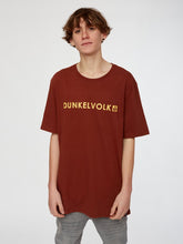 Cargar imagen en el visor de la galería, Polo para Hombre Dunkelvolk CLASSIC NEW LOGO CHRY DUNKELVOLK