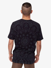 Cargar imagen en el visor de la galería, Polo para Hombre Dunkelvolk PREMIUM BANDANA TEE NGR DUNKELVOLK