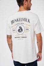 Cargar imagen en el visor de la galería, Polo para Hombre Dunkelvolk PREMIUM DUNK BEER TEE NAT DUNKELVOLK