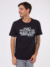Cargar imagen en el visor de la galería, Polo para Hombre Dunkelvolk PREMIUM MAKE YOUR OWN WAY NGR DUNKELVOLK