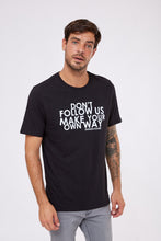 Cargar imagen en el visor de la galería, Polo para Hombre Dunkelvolk PREMIUM MAKE YOUR OWN WAY NGR DUNKELVOLK