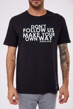 Cargar imagen en el visor de la galería, Polo para Hombre Dunkelvolk PREMIUM MAKE YOUR OWN WAY NGR DUNKELVOLK