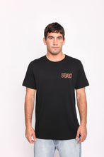 Cargar imagen en el visor de la galería, Polo para Hombre DUNKELVOLK URBAN DUNKEL ROCK KVJ0 DUNKELVOLK