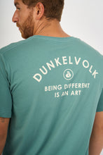 Cargar imagen en el visor de la galería, Polo para Hombre DUNKELVOLK SURF SCRIPT LOGO SPN DUNKELVOLK