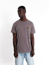 Cargar imagen en el visor de la galería, Polo para Hombre Dunkelvolk SURF DUNK TRUCK CHR