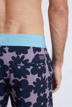 Cargar imagen en el visor de la galería, Ropa de Baño para Hombre Dunkelvolk BOARDSHORT FLOWER VICKY 16" BLKP