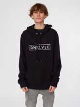 Cargar imagen en el visor de la galería, Polera para Hombre Dunkelvolk SIN ZIP THE DNA HOOD FP NGR