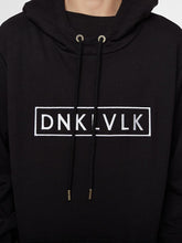 Cargar imagen en el visor de la galería, Polera para Hombre Dunkelvolk SIN ZIP THE DNA HOOD FP NGR
