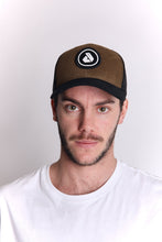 Cargar imagen en el visor de la galería, Gorra para Hombre Dunkelvolk TRUCKER DUNK CIRCLE ARM