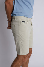 Cargar imagen en el visor de la galería, Short para Hombre Dunkelvolk DRILL CHINO SHORT 18" BONE