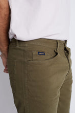 Cargar imagen en el visor de la galería, Short para Hombre Dunkelvolk DRILL CHINO SHORT GREE