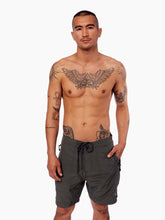 Cargar imagen en el visor de la galería, Short para Hombre Dunkelvolk AMPHIBIAN TRAVELLER 18" DGRY
