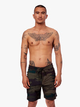 Cargar imagen en el visor de la galería, Short para Hombre Dunkelvolk AMPHIBIAN TRAVELLER 18" CAMO