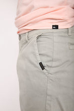 Cargar imagen en el visor de la galería, Short para Hombre Dunkelvolk CLASSIC CHINO GRA