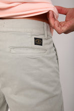 Cargar imagen en el visor de la galería, Short para Hombre Dunkelvolk CLASSIC CHINO GRA