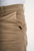 Cargar imagen en el visor de la galería, Short para Hombre DUNKELVOLK CLASSIC CHINO KHA DUNKELVOLK
