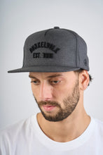 Cargar imagen en el visor de la galería, Gorra para Hombre DUNKELVOLK CAP LOGBOND SGRH