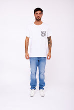 Cargar imagen en el visor de la galería, Polo para Hombre Dunkelvolk CLASSIC SIMPLE PRINTED POCKET TEE WHT