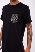 Cargar imagen en el visor de la galería, Polo para Hombre Dunkelvolk CLASSIC SIMPLE PRINTED POCKET TEE BLK DUNKELVOLK