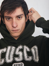 Cargar imagen en el visor de la galería, Polera para Hombre DUNKELVOLK HOODIE SIN ZIP CUSCO HOODIE VRD
