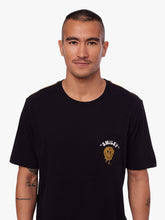 Cargar imagen en el visor de la galería, Polo para Hombre Dunkelvolk PREMIUM SMILE TEE NGR DUNKELVOLK
