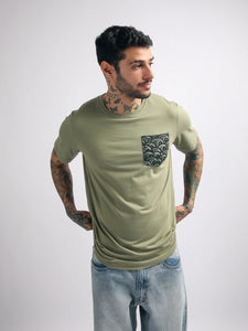 Polo para Hombre Dunkelvolk BASIC SIMPLE PRINTED POCKET TEE VRD