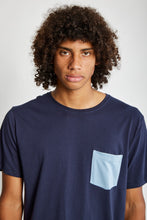 Cargar imagen en el visor de la galería, Polo para Hombre Dunkelvolk POCKET SIMPLE CONTRAST POCKET TEE NVY
