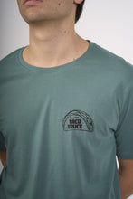 Cargar imagen en el visor de la galería, Polo para Hombre DUNKELVOLK URBAN TACO TRUCK TEA DUNKELVOLK
