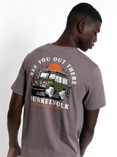 Cargar imagen en el visor de la galería, Polo para Hombre Dunkelvolk SURF DUNK TRUCK CHR
