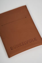 Cargar imagen en el visor de la galería, Tarjetero para Hombre DUNKELVOLK LEATHER VERT CARD HOLDER MRR DUNKELVOLK
