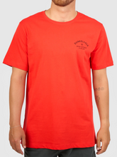 Cargar imagen en el visor de la galería, Polo para Hombre DUNKELVOLK SURF SCRIPT LOGO RED DUNKELVOLK

