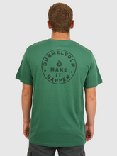 Cargar imagen en el visor de la galería, Polo para Hombre DUNKELVOLK SURF VINTAGE SHIELD VRD DUNKELVOLK

